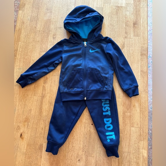 Nike track suit. - Picture 1 of 6